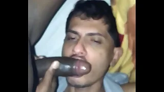 Fui dormir na casa carry through meu amigo neg&atilde;o e quando ele chegou me botou pra mamar a pica dele e me fez de putinha